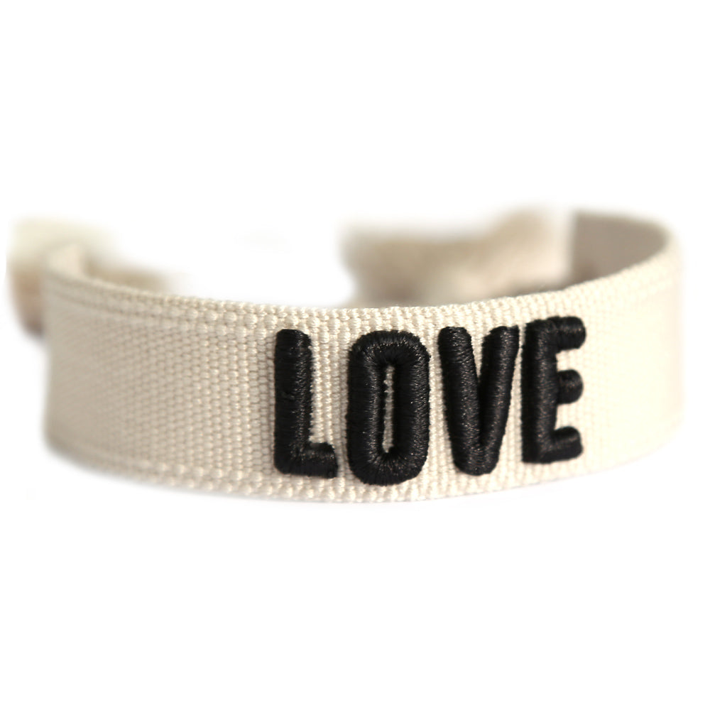 Bracelet tissé love crème