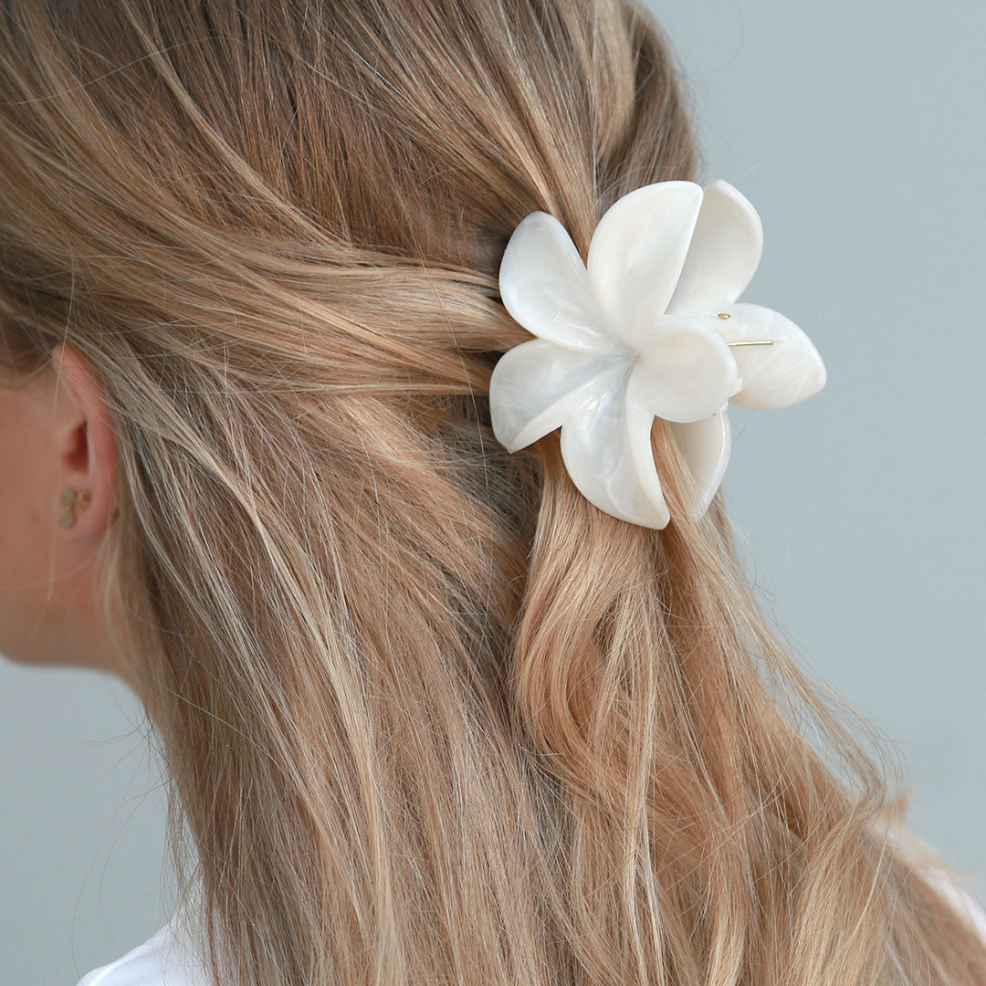 Hair clip flower pastel cream