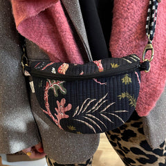 Crossbody bag flower black