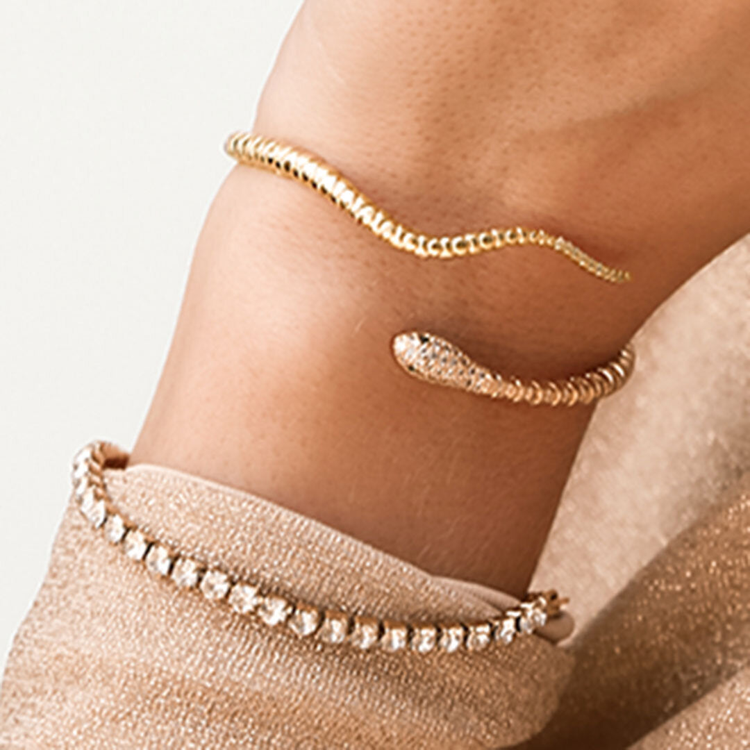 Bracelet en or covered in diamonds